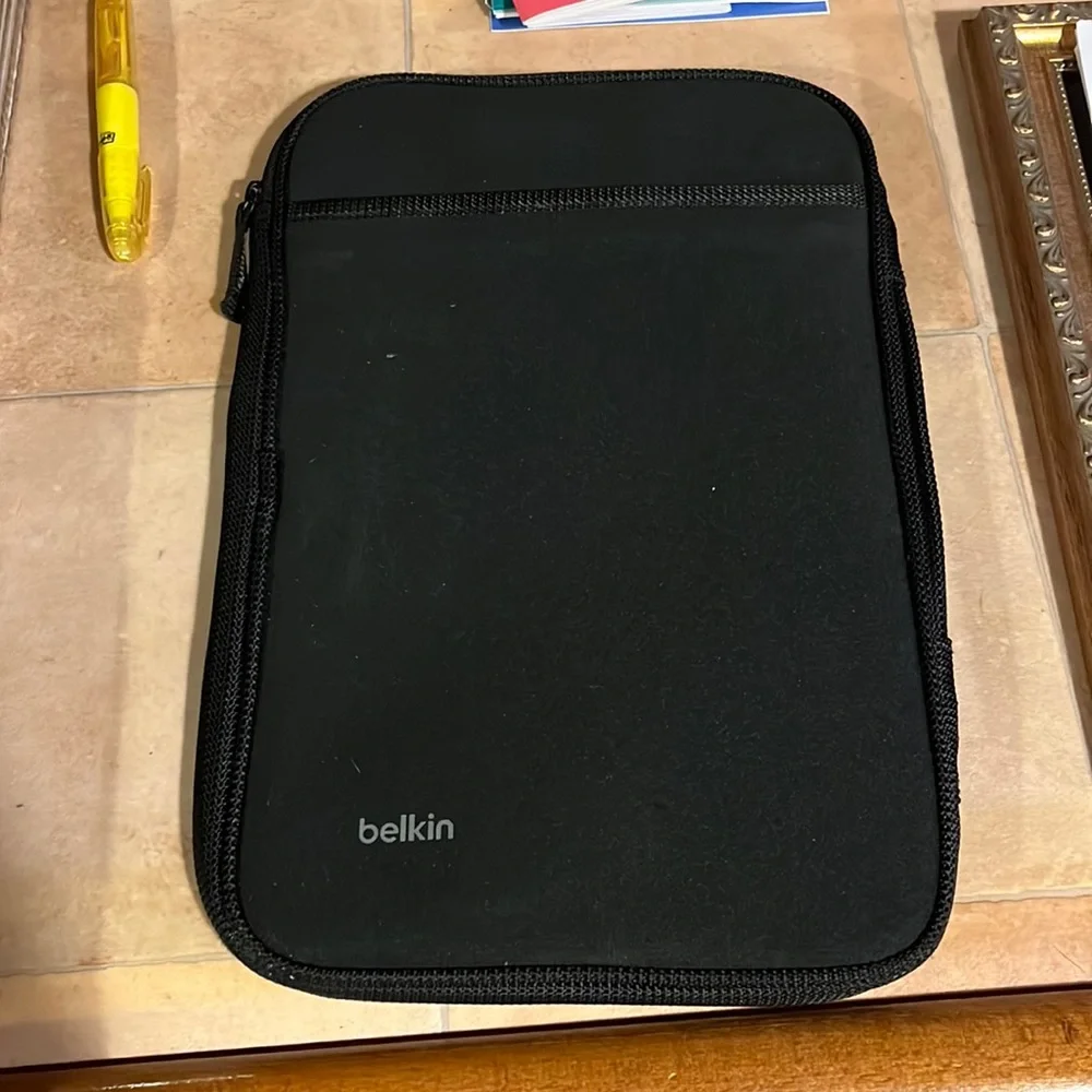 Belkin padded tablet carrying case
